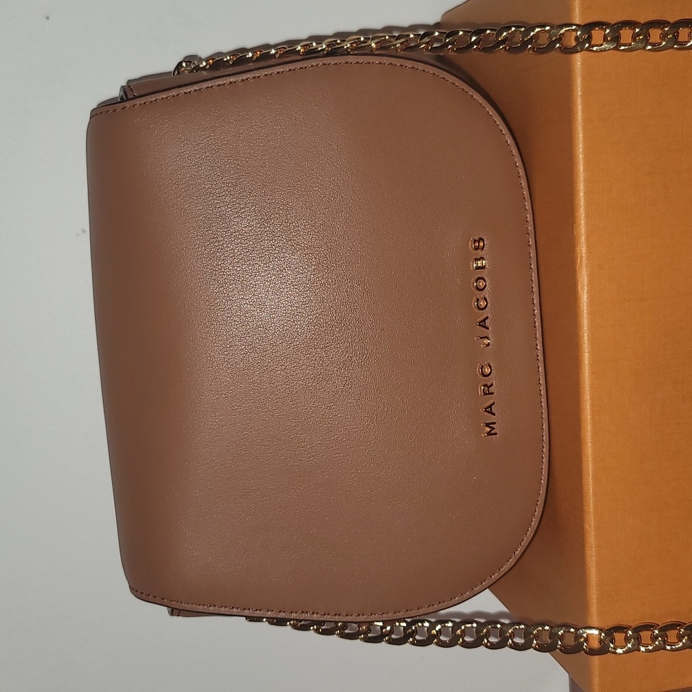 Marc Jacob's crossbody bag with gold chain